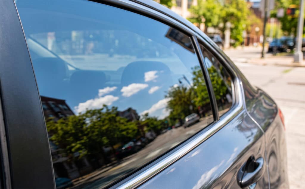 Pourquoi l'installation de vitres teintées est devenue essentielle pour les conducteurs de Saint-Hubert
